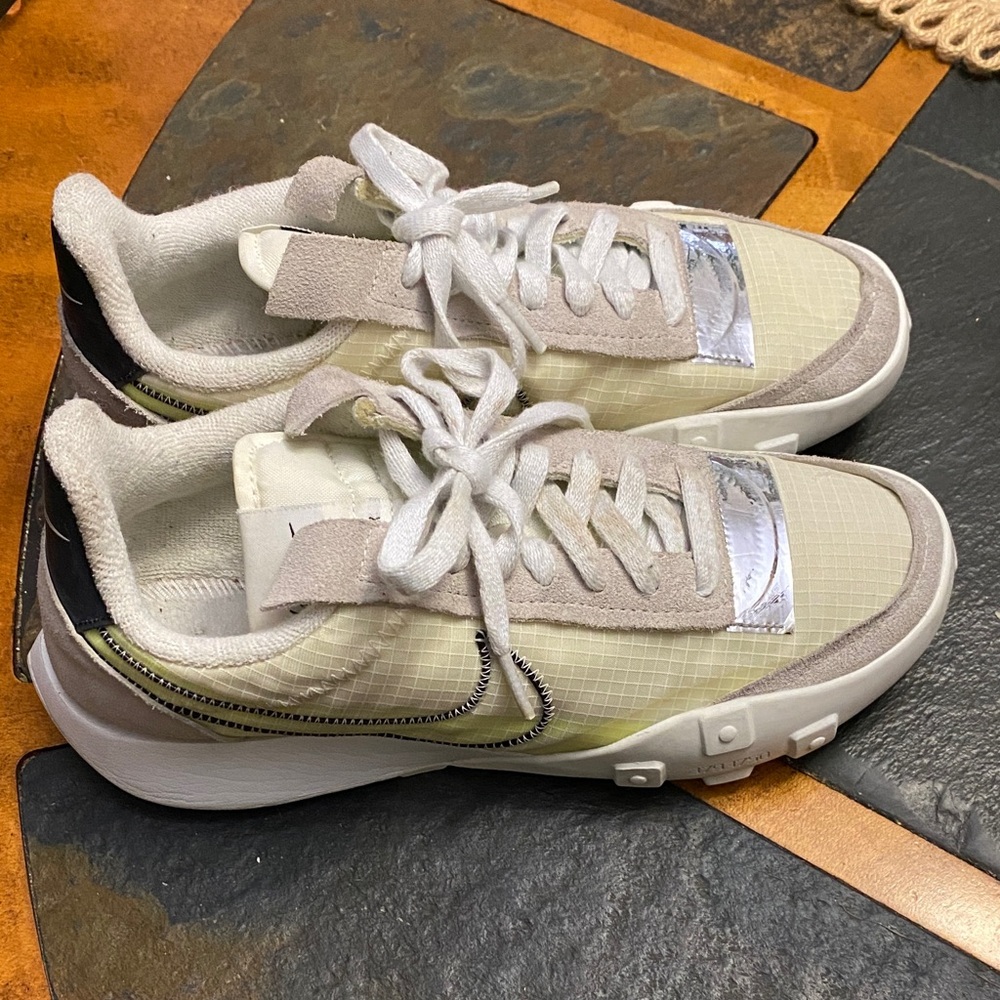 Nike Waffle Racer 2X Summit Beige and White Sneakers with Silver Accents 5.5